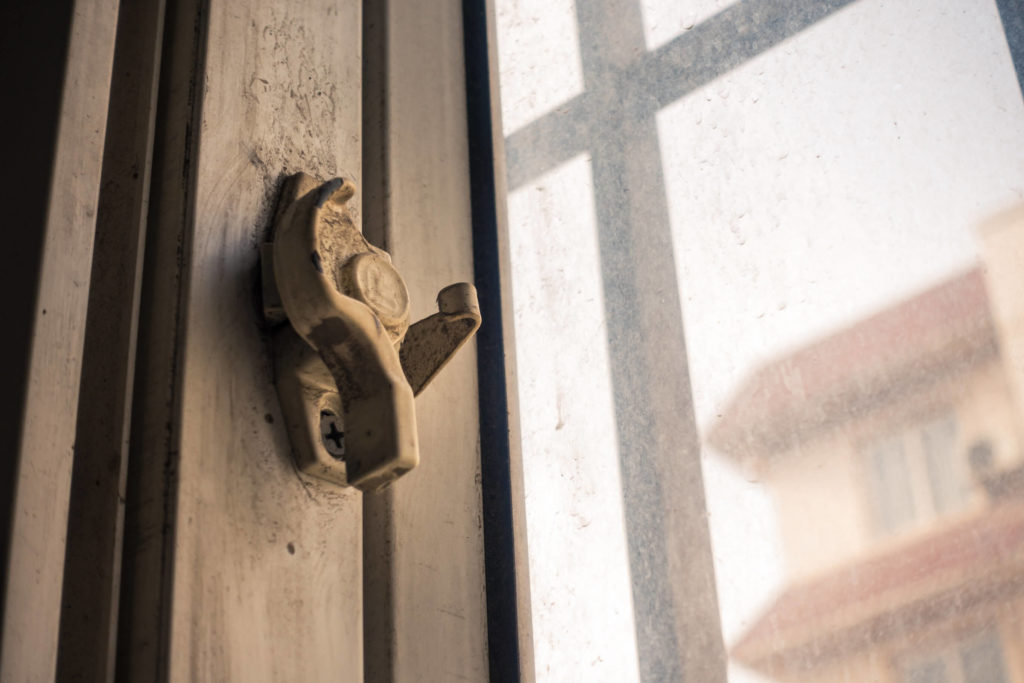 top quality sash window safety locks in london